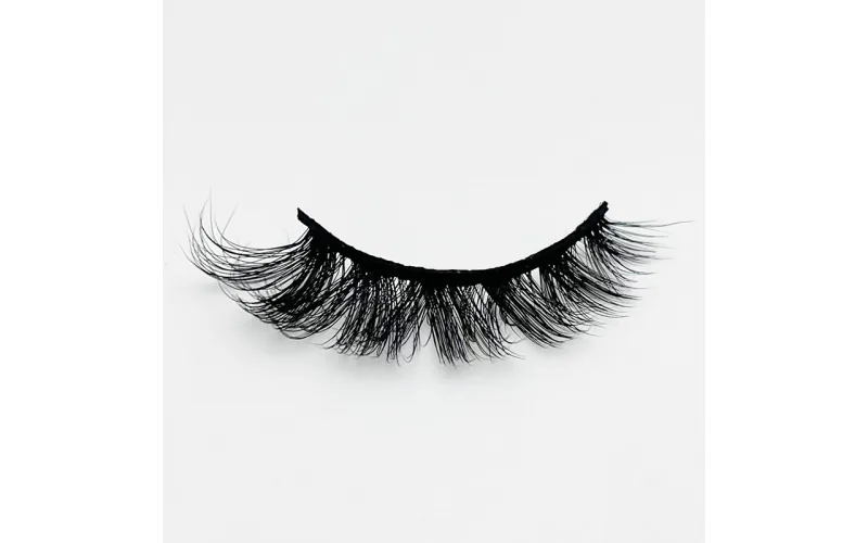 St Future Cat-Eye Strip Lashes