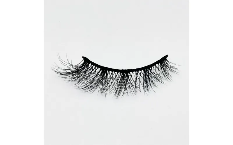 St Future Cat-Eye Strip Lashes