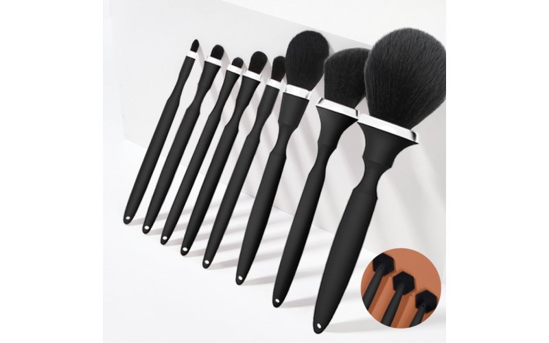 Tail-Hole Handle Makeup Brush