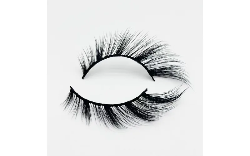 St Future Cat-Eye Strip Lashes