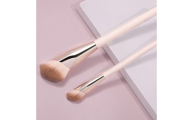 Custom Bristle-Head Makeup Brush Set