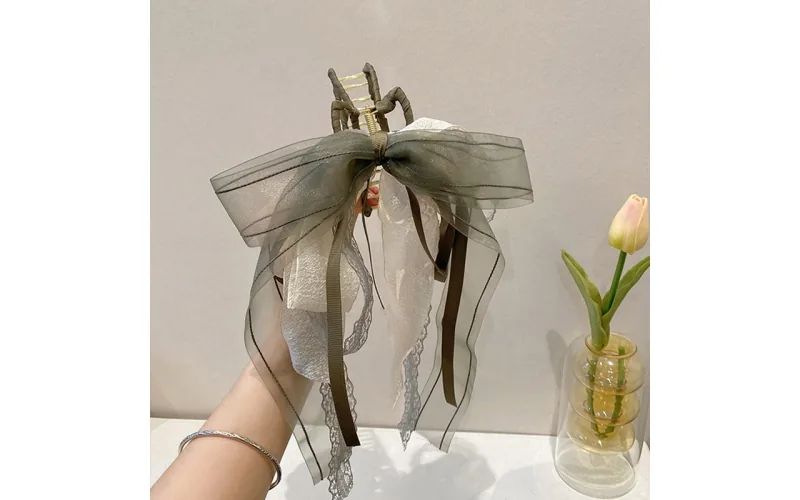 St Future Collection française Sheer-Mesh Bow Hair Clip