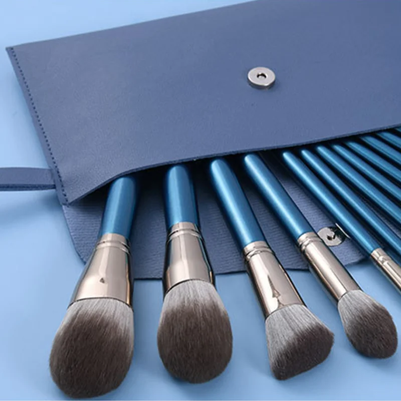 St Future Collection de pinceaux de maquillage bleu irisé