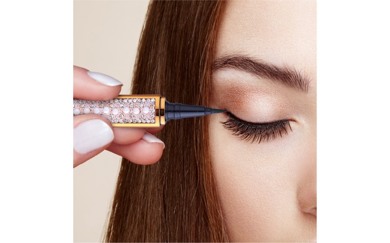2-in-1 Magic Eyeliner Tool