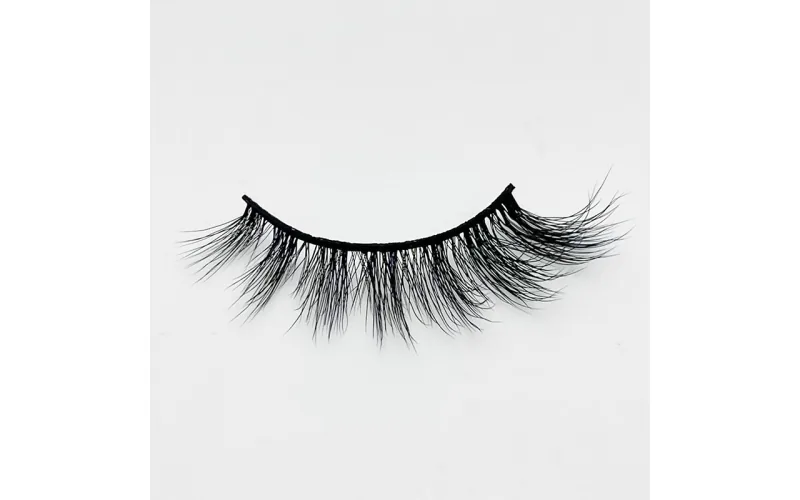 St Future Cat-Eye Strip Lashes