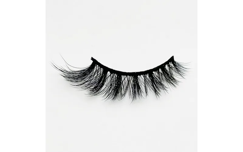 St Future Cat-Eye Strip Lashes