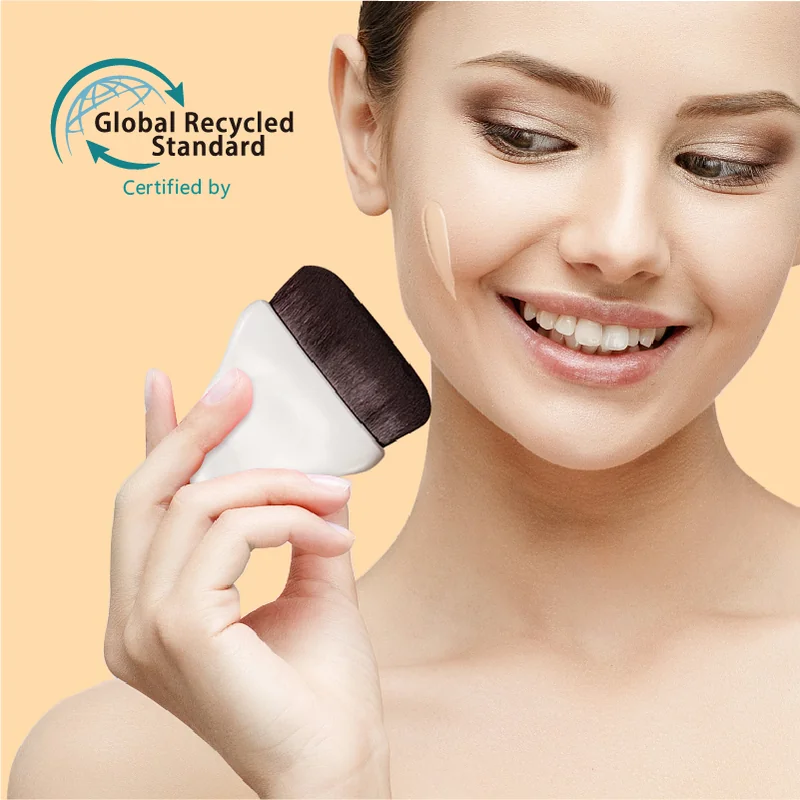 St Future Streamlined Foundation Brush & Makeup Sponge