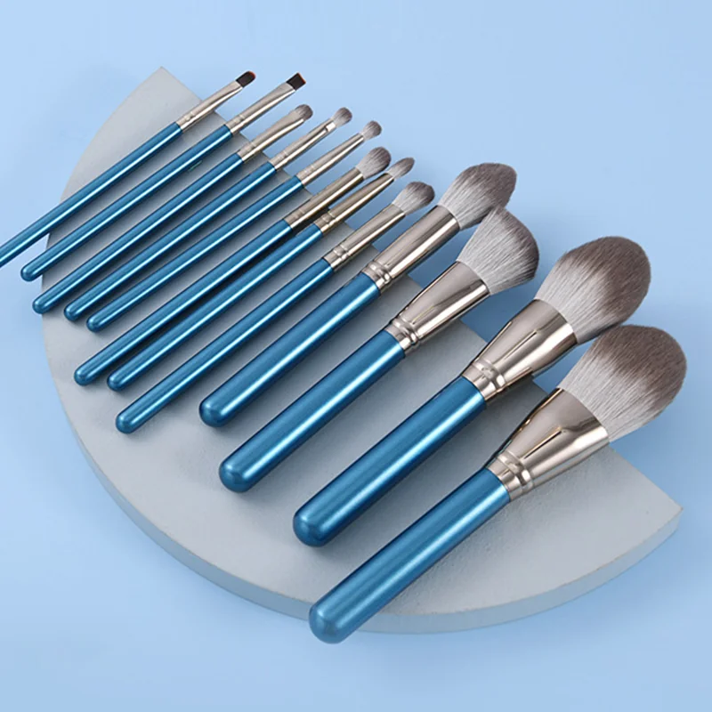 St Future Collection de pinceaux de maquillage bleu irisé