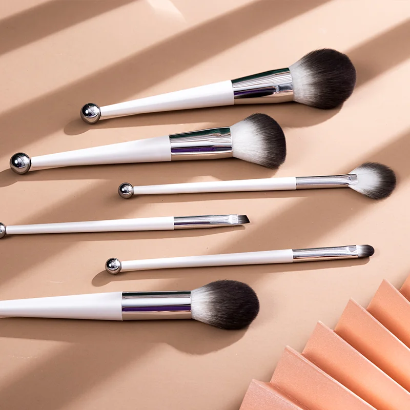 St Future Makeup Brush & Facial Massager Set