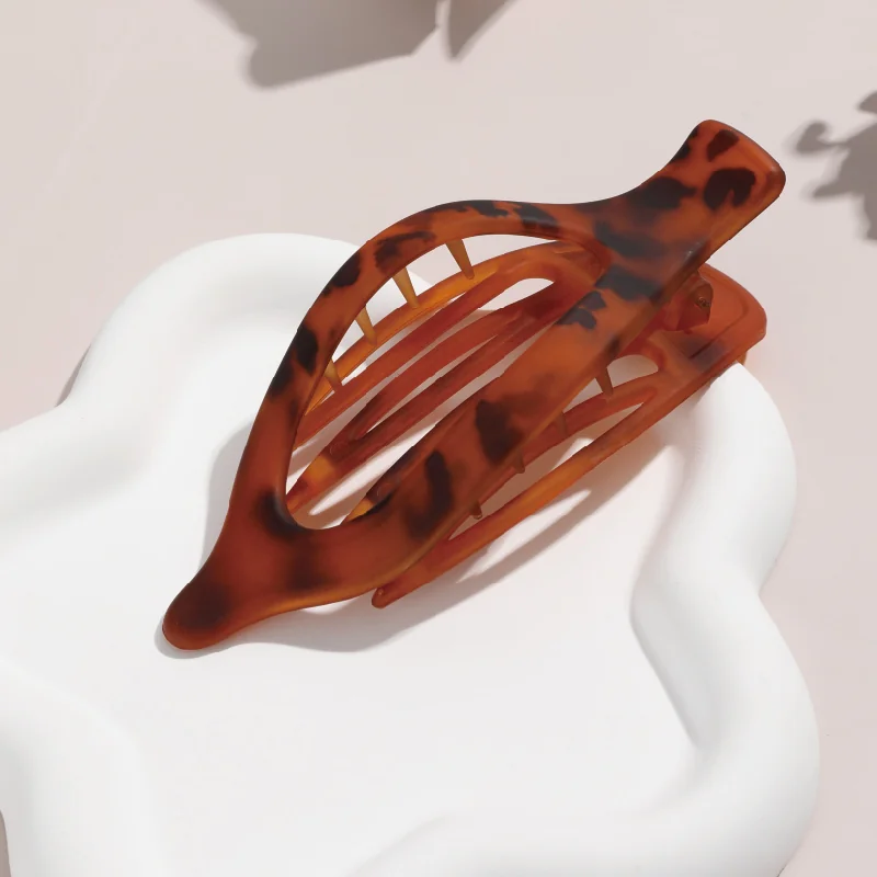 St Future Comfy Hold Flat No-Pressure Hair Claw Clip