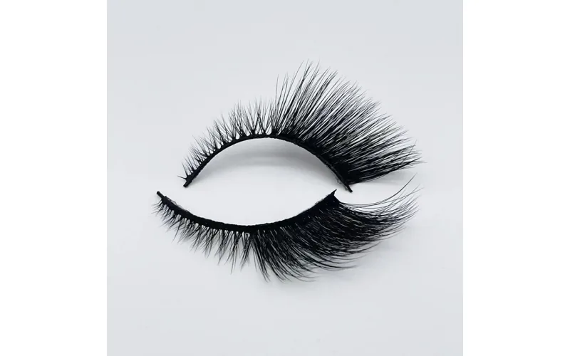 St Future Cat-Eye Strip Lashes
