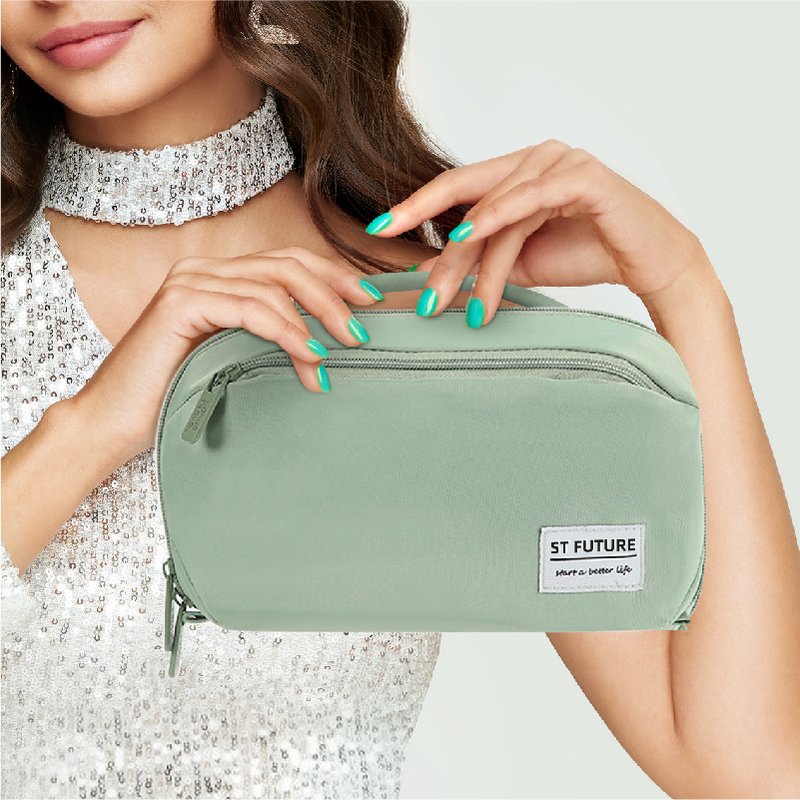 St Future Portable hanging washbag