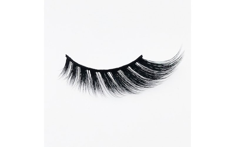 Faux cils en bande cat-eye