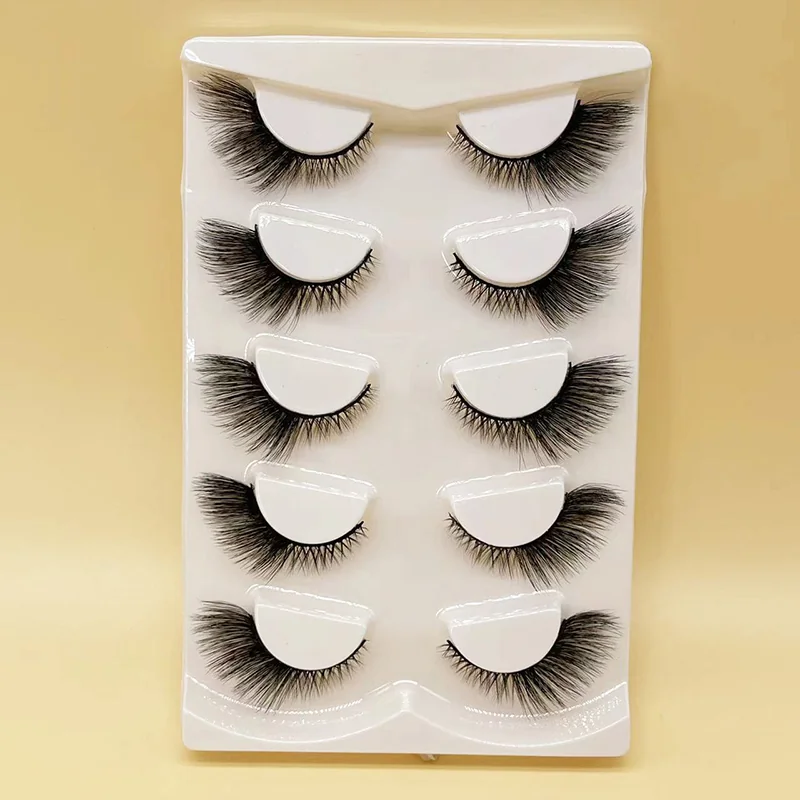 St Future Cat-Eye Strip Lashes