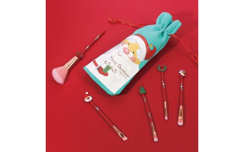 Christmas-Themed Makeup Brush Set