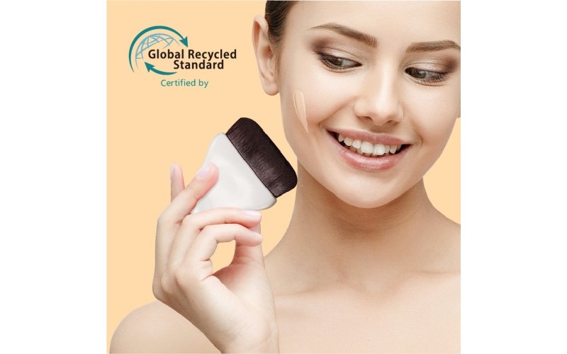 Streamlined Foundation Brush & Makeup Sponge