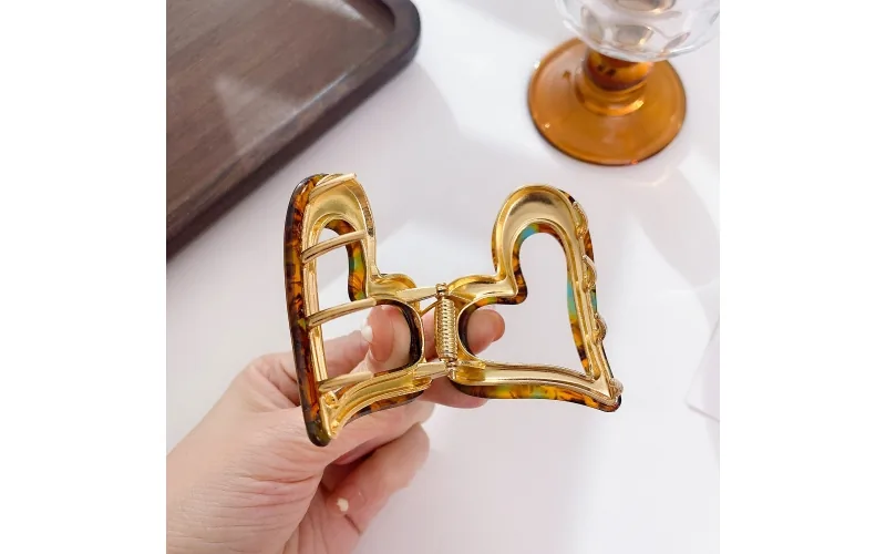 St Future Heart-Shaped Acetate Claw Clip Collection