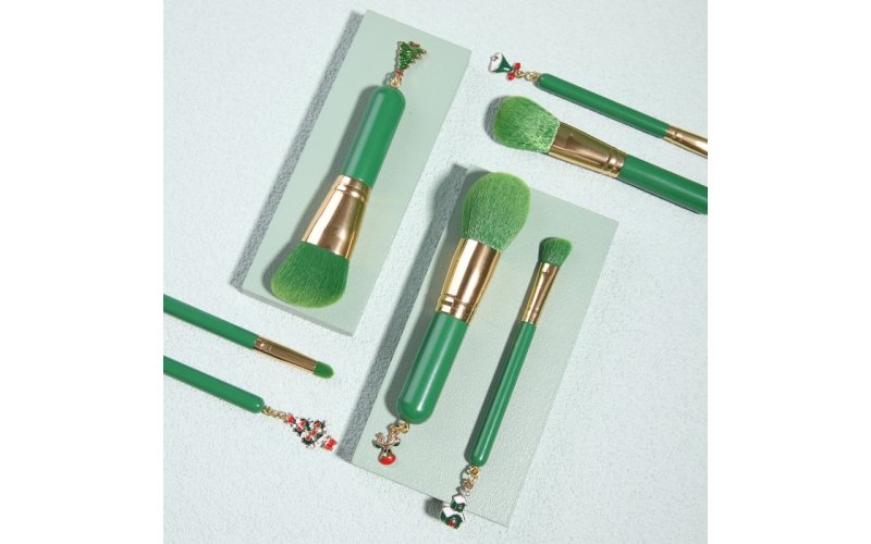 Christmas-Pendant Makeup Brush Set