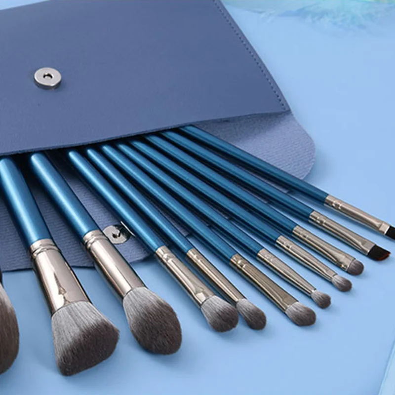 St Future Collection de pinceaux de maquillage bleu irisé