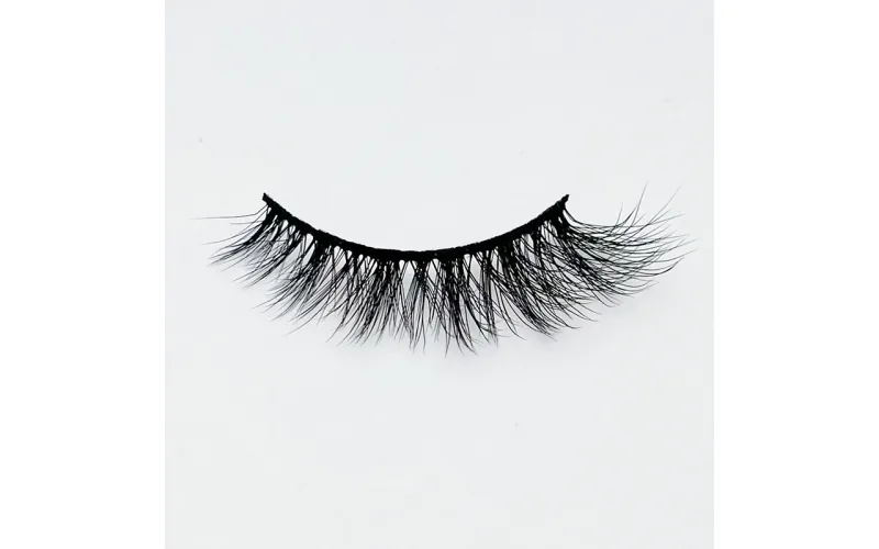 St Future Cat-Eye Strip Lashes
