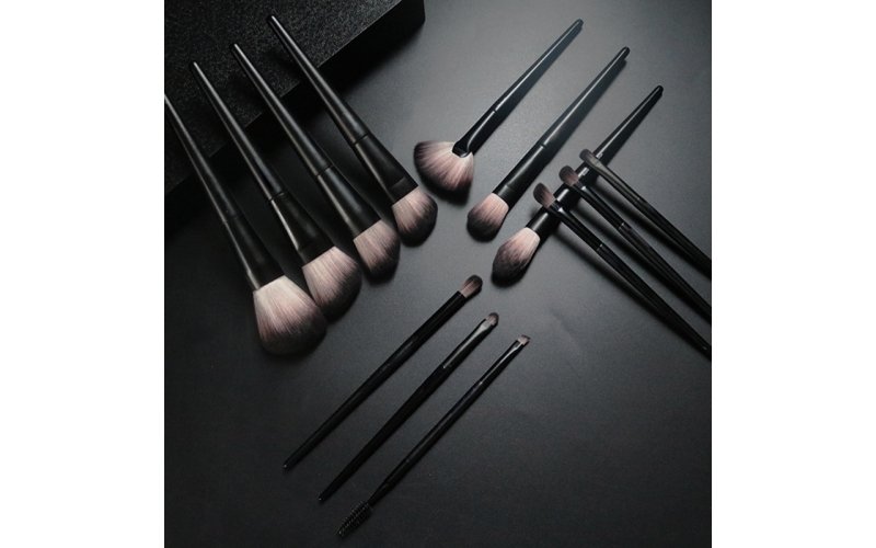 13-Piece Custom Makeup Brush Set
