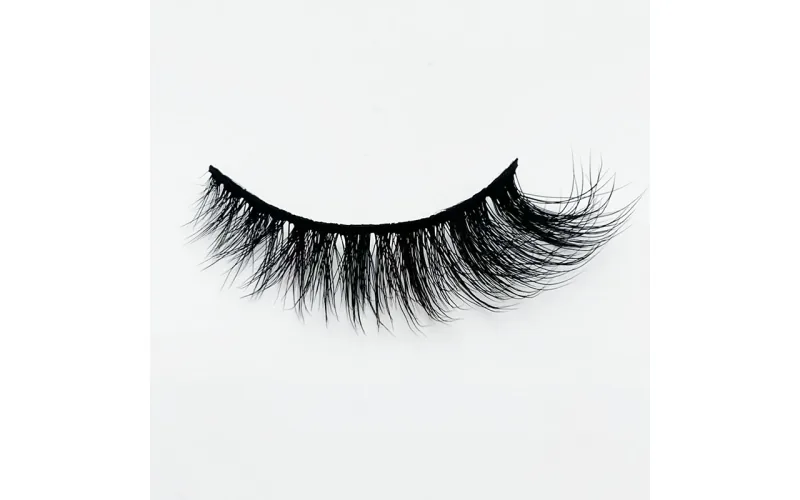 St Future Cat-Eye Strip Lashes