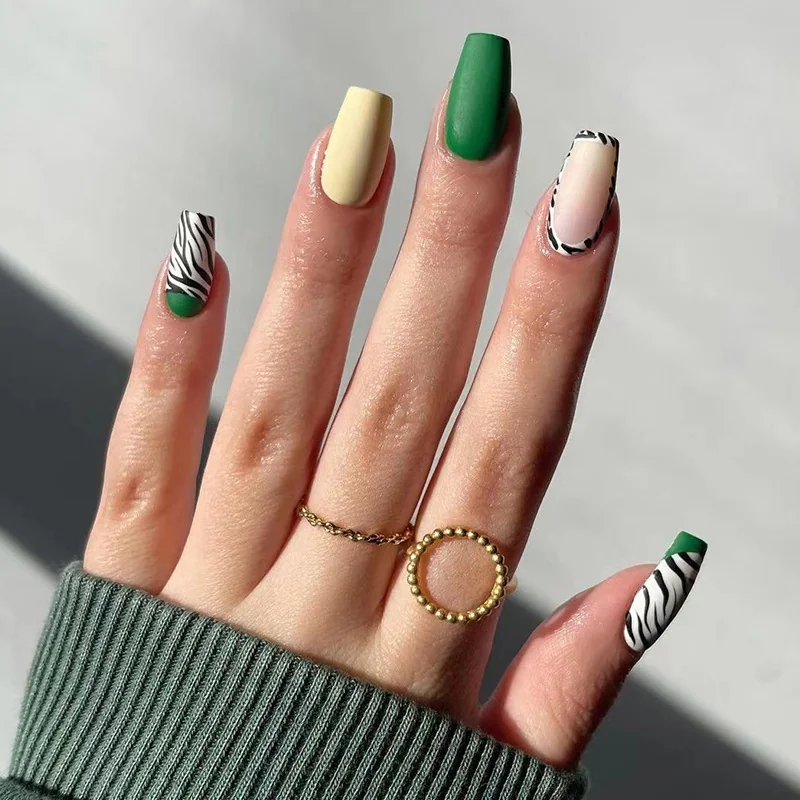 St Future Press-On Nail Set