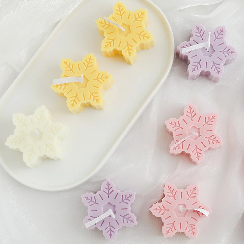 Snowflake shape candle