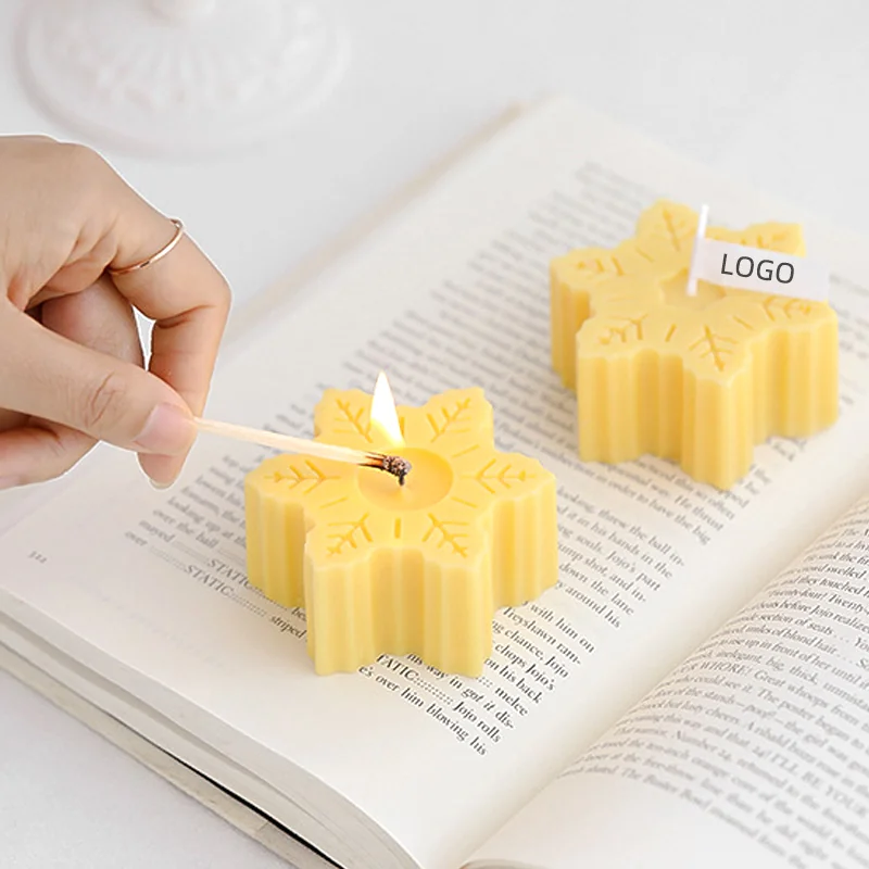 Snowflake shape candle