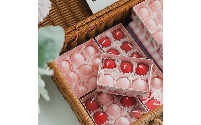 Strawberry candle gift set