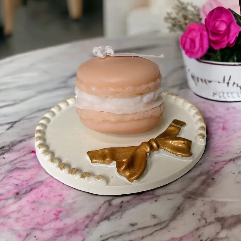 Macaron shape candle