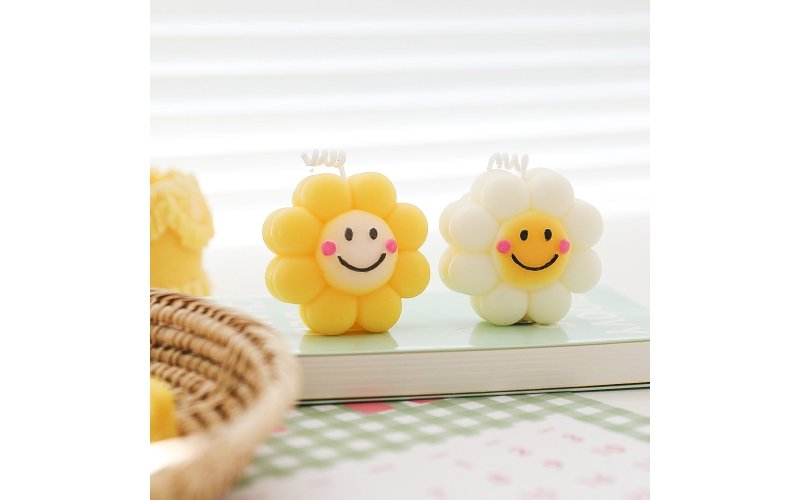 Sunflower shape candle