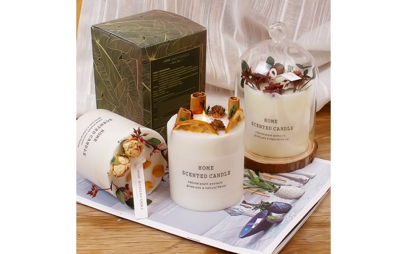 Dried flower scented candle