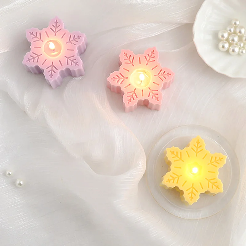 Snowflake shape candle