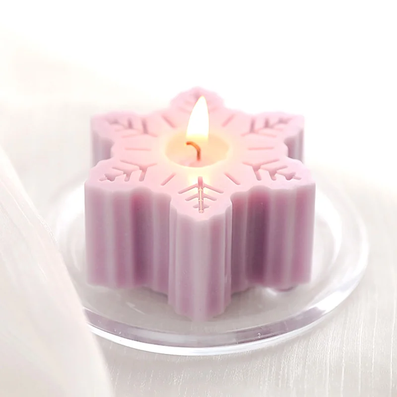 Snowflake shape candle