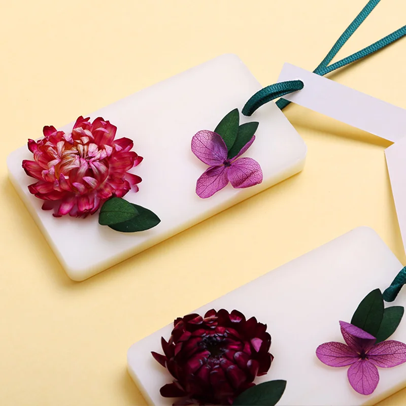 Dried flower aromatherapy wax tablet