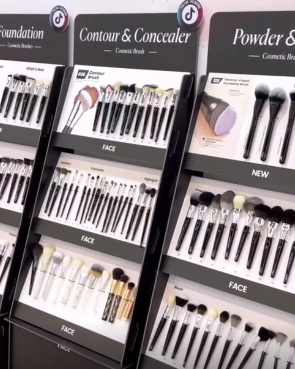 Discover stfuture extensive collection of 160+ professional makeup brushes, including TikTok’s most popular foundation and contour brushes.